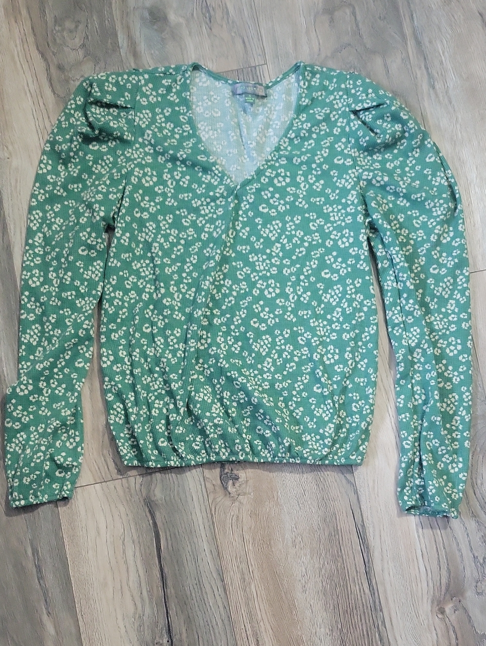 Women’s Green Floral V-Neck Ruffle Shoulder Long Sleeve Top SMALL